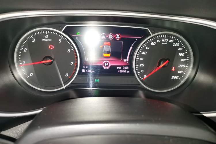 Used Hongqi H5 2020 1.5T DCT Flagship Edition Odometer Close Up