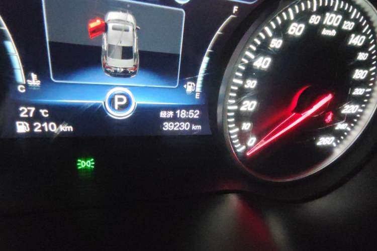 Used Hongqi H5 2020 1.8T Automatic Smart Connect Flagship Edition Odometer Close Up