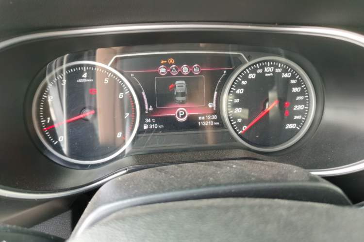 Used Hongqi H5 2020 1.5T DCT Flagship Edition Odometer Close Up