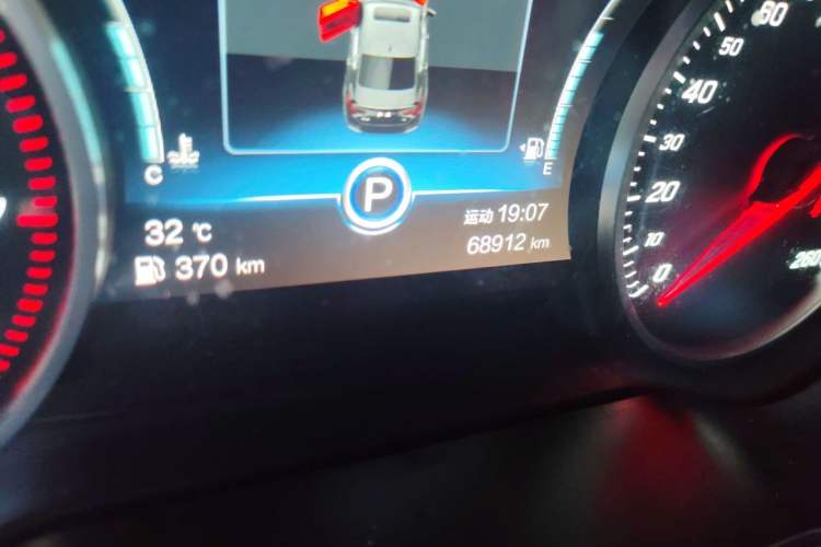 Used Hongqi H5 2020 1.5T DCT Flagship Edition Odometer Close Up
