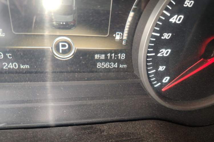 Used Hongqi H5 2020 1.5T DCT Flagship Edition Odometer Close Up