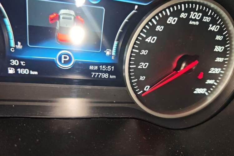 Used Hongqi H5 2020 1.5T DCT Flagship Edition Odometer Close Up