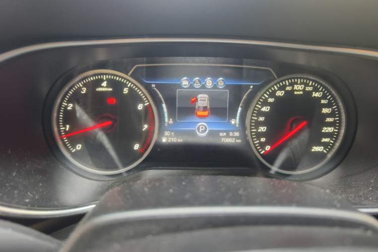 Used Hongqi H5 2020 1.5T DCT Flagship Edition Odometer Close Up