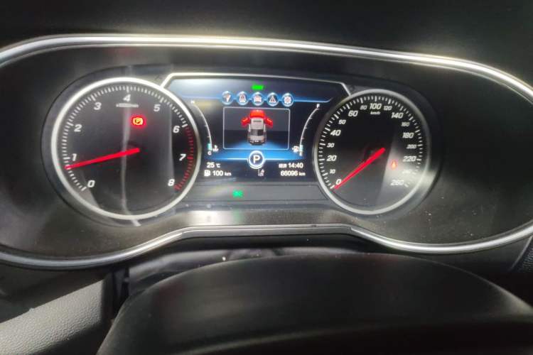 Used Hongqi H5 2020 1.8T Automatic Smart Connect Flagship Edition Odometer Close Up