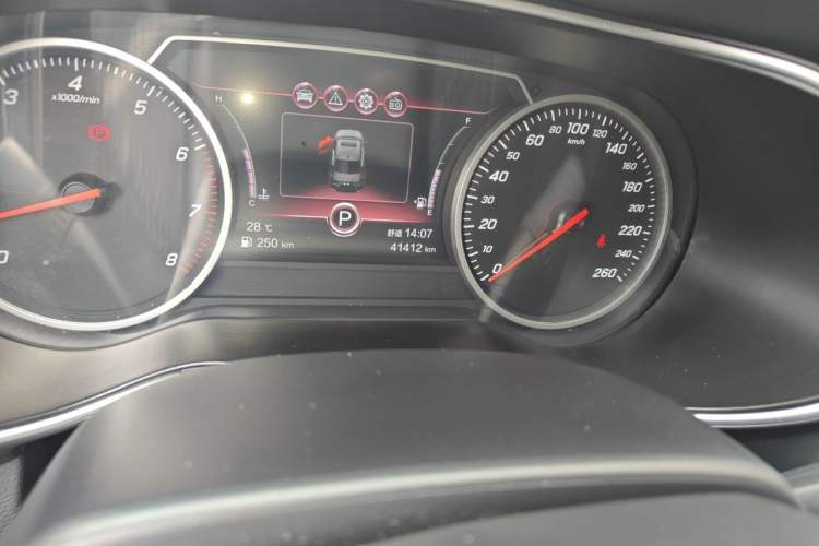 Used Hongqi H5 2020 1.5T DCT Flagship Edition Odometer Close Up