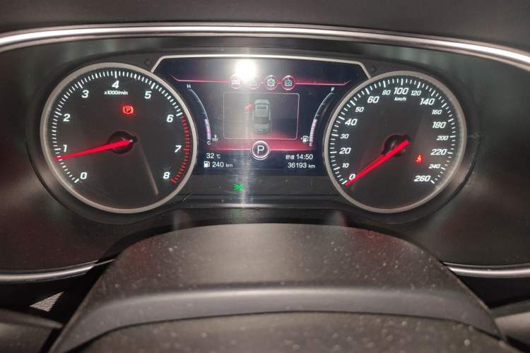 Used Hongqi H5 2020 1.5T DCT Flagship Edition Odometer Close Up