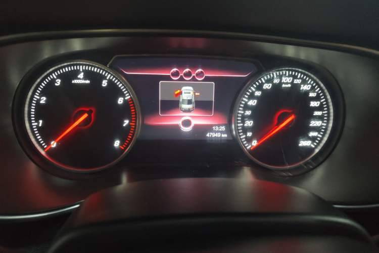 Used Hongqi H5 2020 1.5T DCT Flagship Edition Odometer Close Up