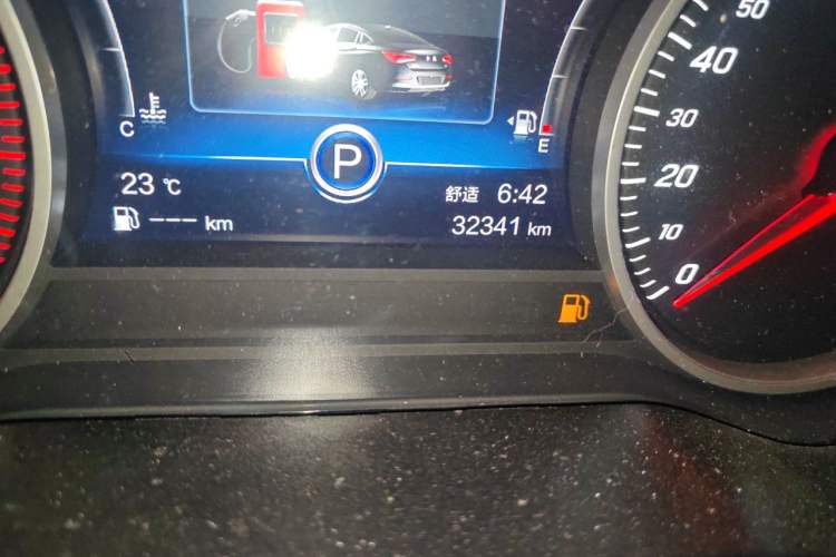 Used Hongqi H5 2020 1.8T Automatic Smart Connect Flagship Edition Odometer Close Up