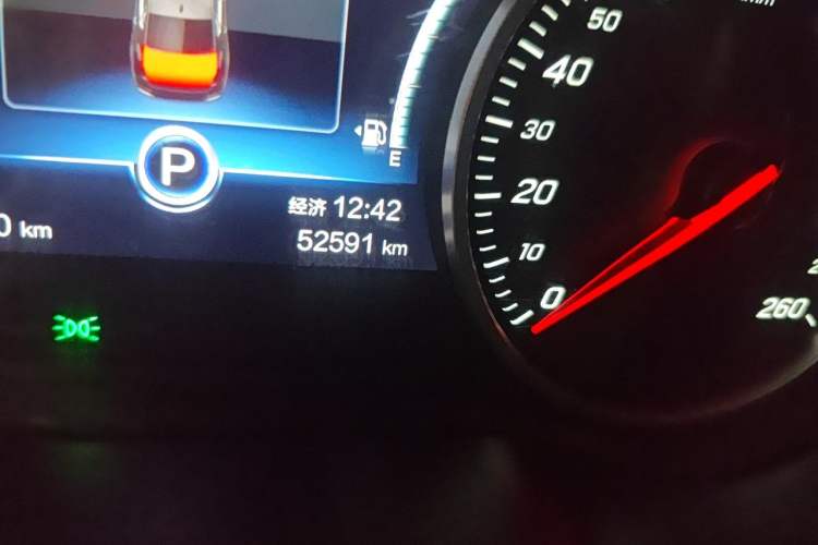 Used Hongqi H5 2020 1.8T Automatic Smart Connect Flagship Edition Odometer Close Up