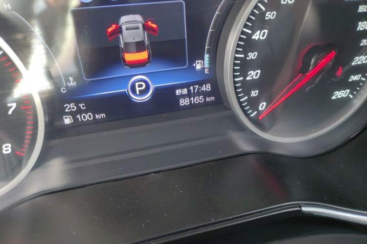 Used Hongqi H5 2020 1.5T DCT Flagship Edition Odometer Close Up