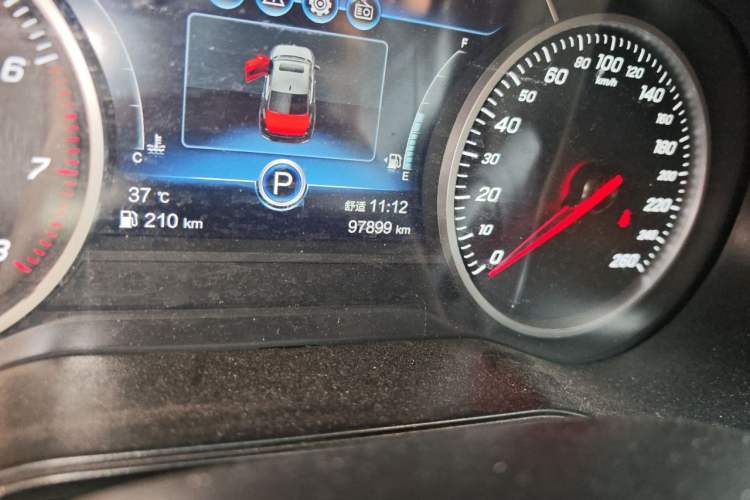 Used Hongqi H5 2020 1.5T DCT Flagship Edition Odometer Close Up