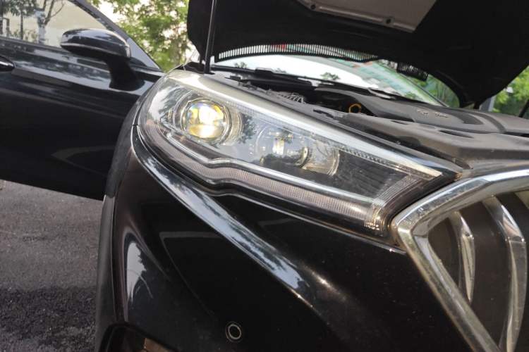 Used Hongqi H5 2020 1.8T Automatic Smart Connect Flagship Edition Right Front Headlight