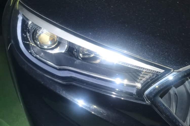 Used Hongqi H5 2020 1.8T Automatic ZhiLian QiYun Edition Right Front Headlight