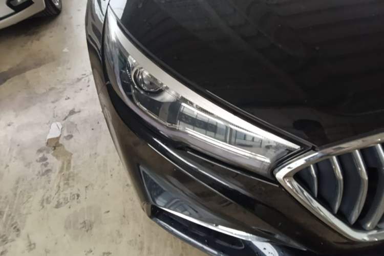 Used Hongqi H5 2020 1.8T Automatic ZhiLian QiYun Edition Right Front Headlight