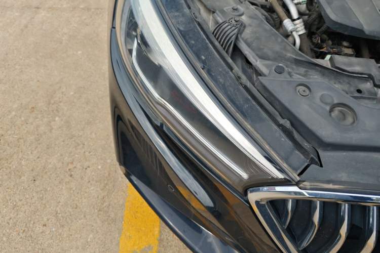 Used Hongqi H5 2020 1.8T Automatic Smart Connect Flagship Edition Right Front Headlight