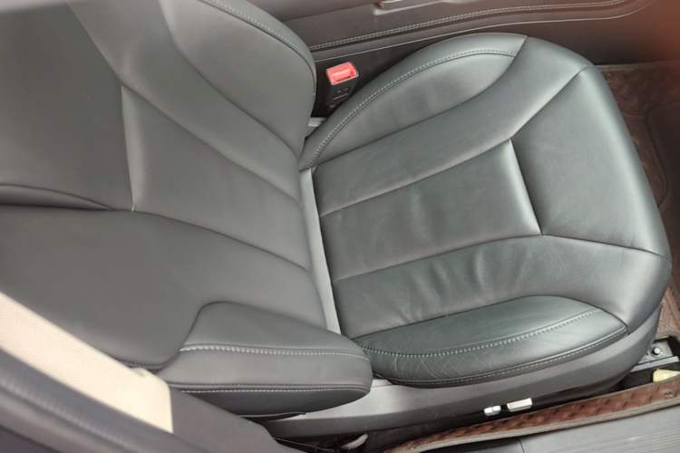 Used Hongqi H5 2020 1.8T Automatic Smart Connect Flagship Edition Right Front Seat
