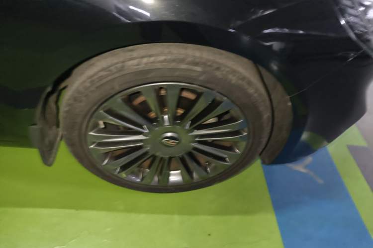 Used Hongqi H5 2020 1.8T Automatic ZhiLian QiYun Edition Right Front Wheel Hub
