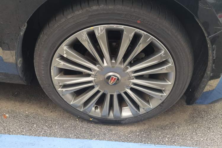 Used Hongqi H5 2020 1.8T Automatic Smart Connect Flagship Edition Right Front Wheel Hub
