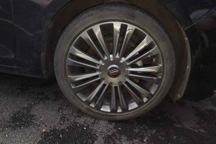 Used Hongqi H5 2020 1.8T Automatic Smart Connect Flagship Edition Right Front Wheel Hub