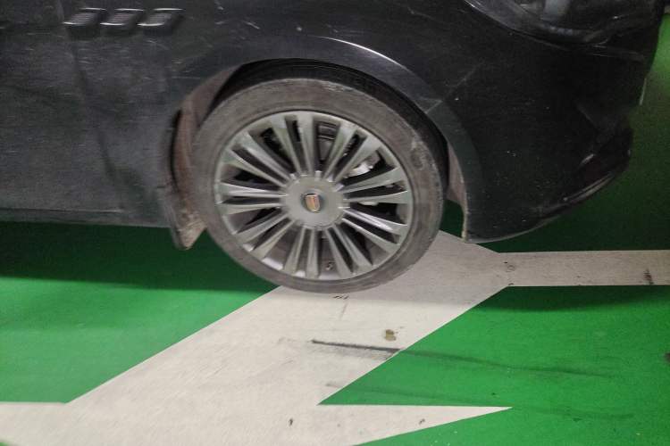 Used Hongqi H5 2020 1.8T Automatic Smart Connect Flagship Edition Right Front Wheel Hub