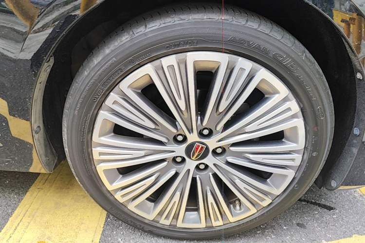 Used Hongqi H5 2020 1.8T Automatic ZhiLian QiYun Edition Right Front Wheel Hub