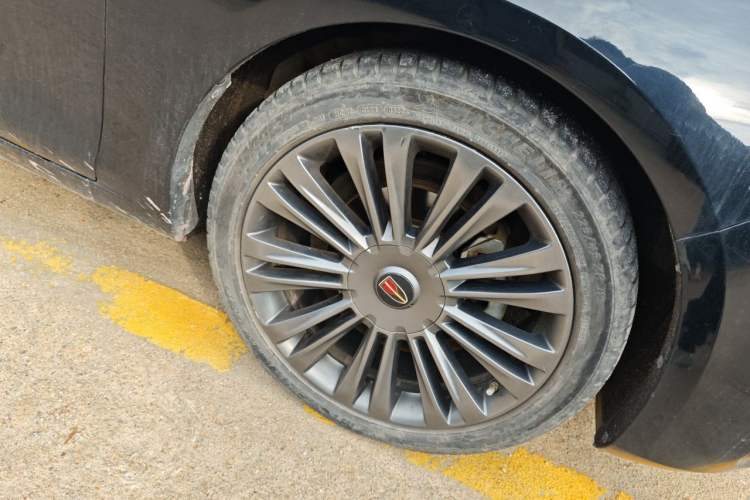 Used Hongqi H5 2020 1.8T Automatic Smart Connect Flagship Edition Right Front Wheel Hub