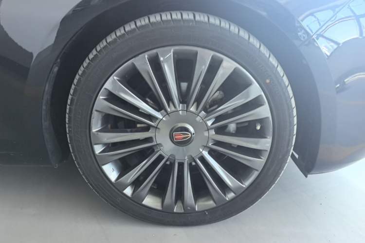 Used Hongqi H5 2020 1.8T Automatic Smart Connect Flagship Edition Right Front Wheel Hub