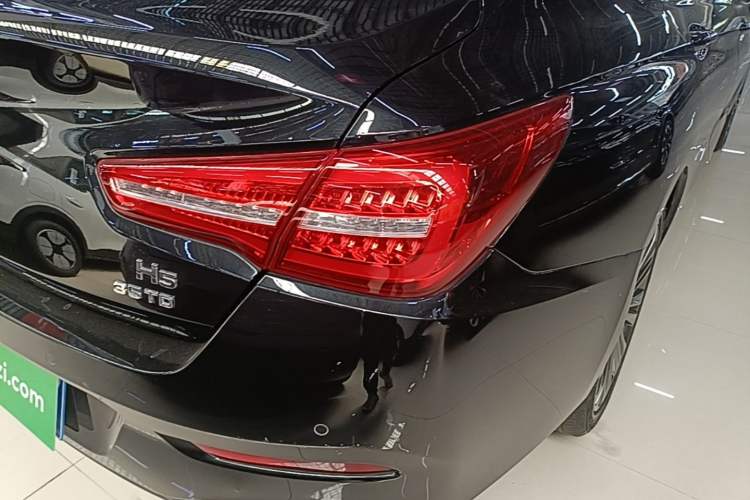 Used Hongqi H5 2020 1.8T Automatic ZhiLian QiYun Edition Right Rear Taillight