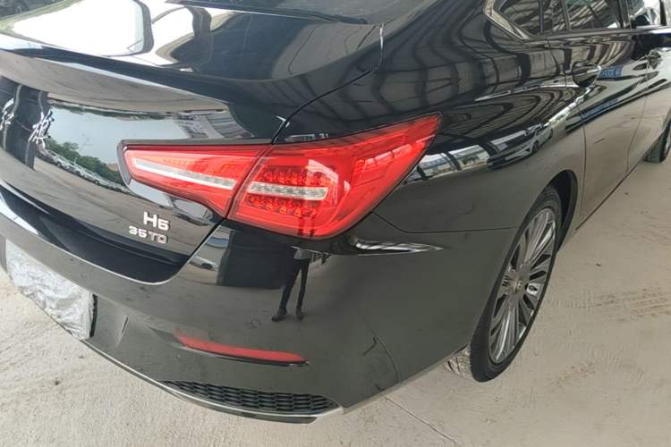 Used Hongqi H5 2020 1.8T Automatic Smart Connect Flagship Edition Right Rear Taillight
