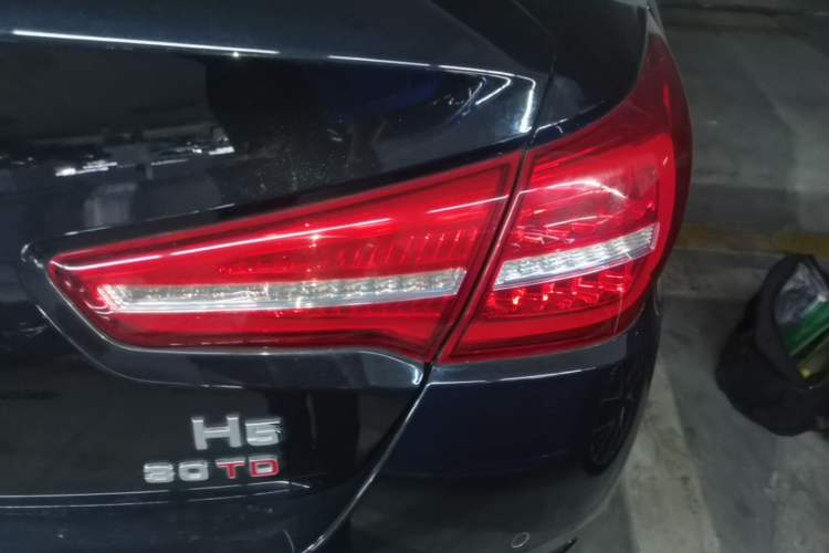Used Hongqi H5 2020 1.5T DCT Flagship Edition Right Rear Taillight