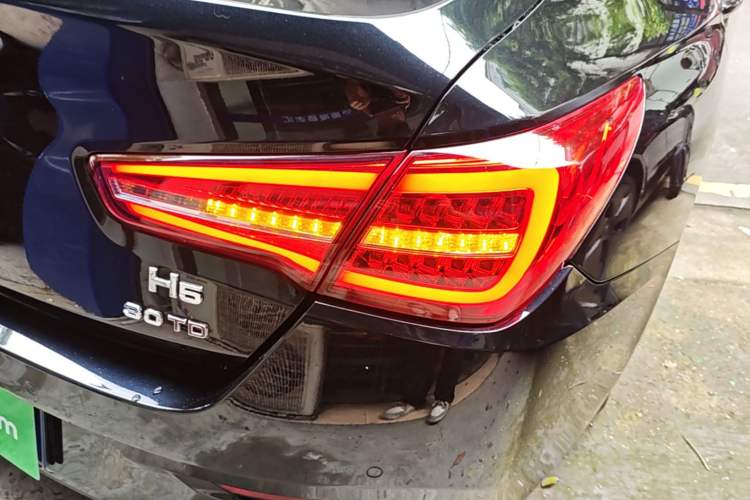 Used Hongqi H5 2020 1.5T DCT Flagship Edition Right Rear Taillight
