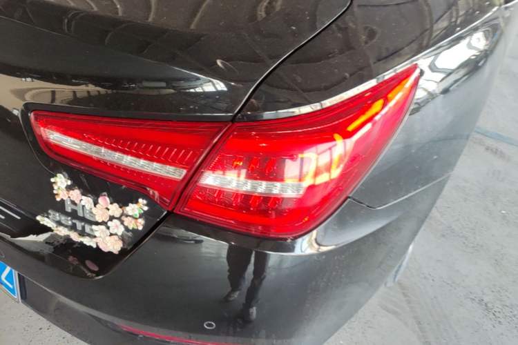 Used Hongqi H5 2020 1.8T Automatic Smart Connect Flagship Edition Right Rear Taillight
