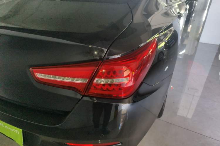 Used Hongqi H5 2020 1.8T Automatic Smart Connect Flagship Edition Right Rear Taillight