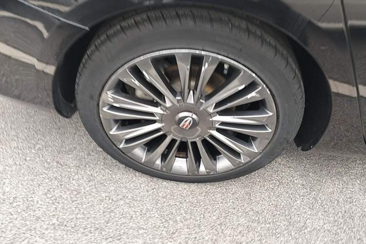 Used Hongqi H5 2020 1.8T Automatic Smart Connect Flagship Edition Right Rear Wheel Hub