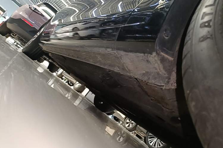 Used Hongqi H5 2020 1.8T Automatic ZhiLian QiYun Edition Right Side Sill