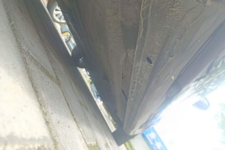 Used Hongqi H5 2020 1.8T Automatic Smart Connect Flagship Edition Right Side Sill