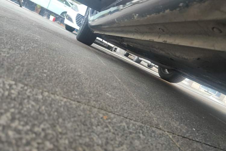 Used Hongqi H5 2020 1.5T DCT Flagship Edition Right Side Sill
