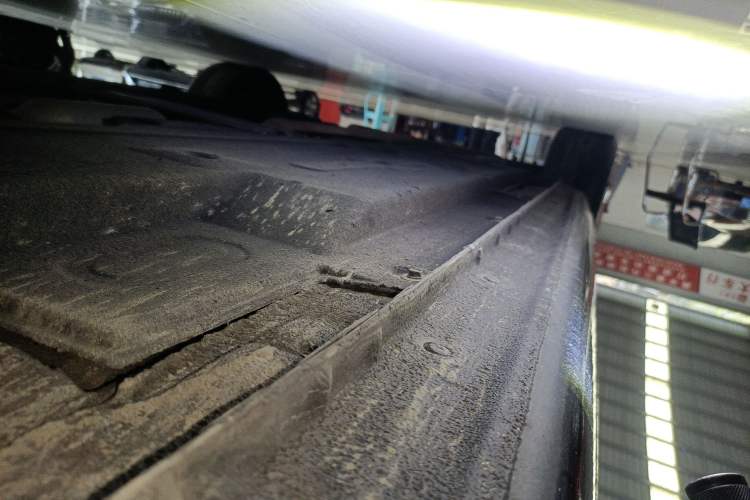 Used Hongqi H5 2020 1.8T Automatic Smart Connect Flagship Edition Right Side Sill