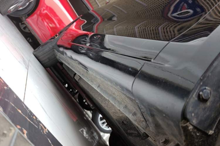 Used Hongqi H5 2020 1.8T Automatic Smart Connect Flagship Edition Right Side Sill