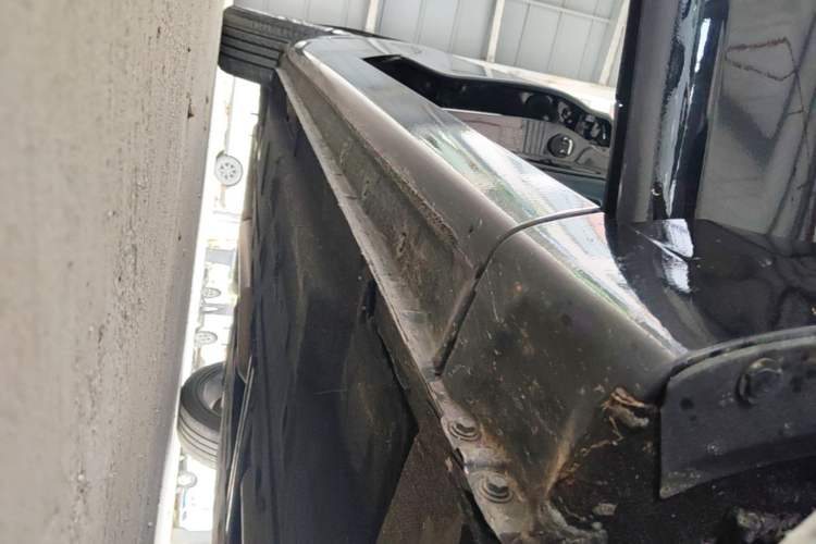 Used Hongqi H5 2020 1.8T Automatic Smart Connect Flagship Edition Right Side Sill