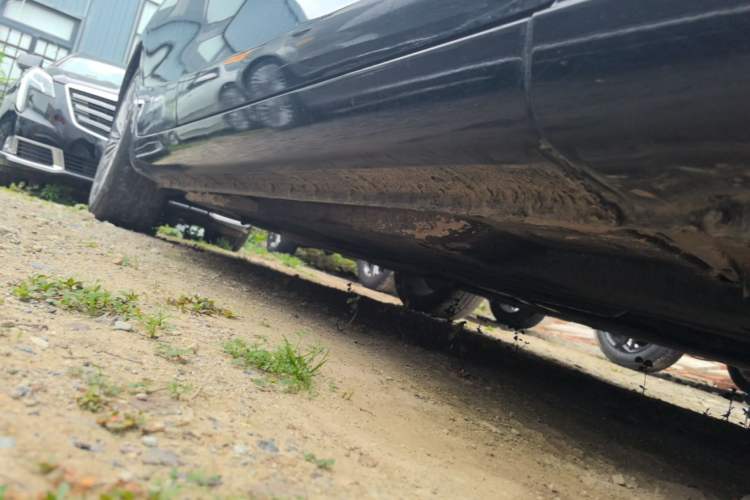 Used Hongqi H5 2020 1.5T DCT Flagship Edition Right Side Sill