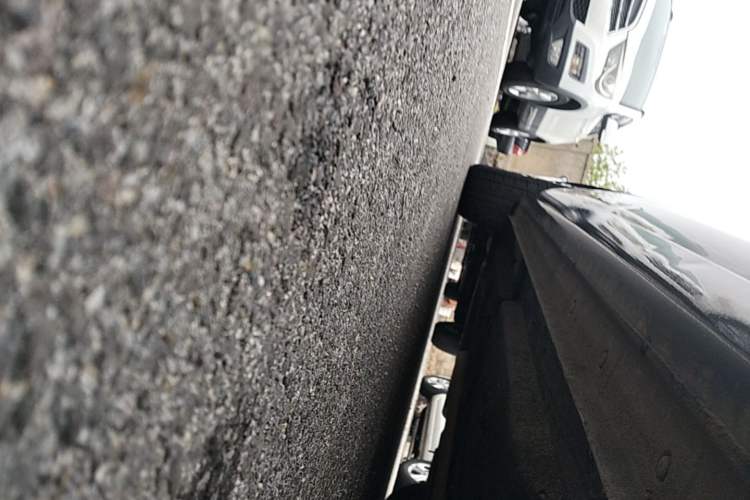 Used Hongqi H5 2020 1.8T Automatic Smart Connect Flagship Edition Right Side Sill