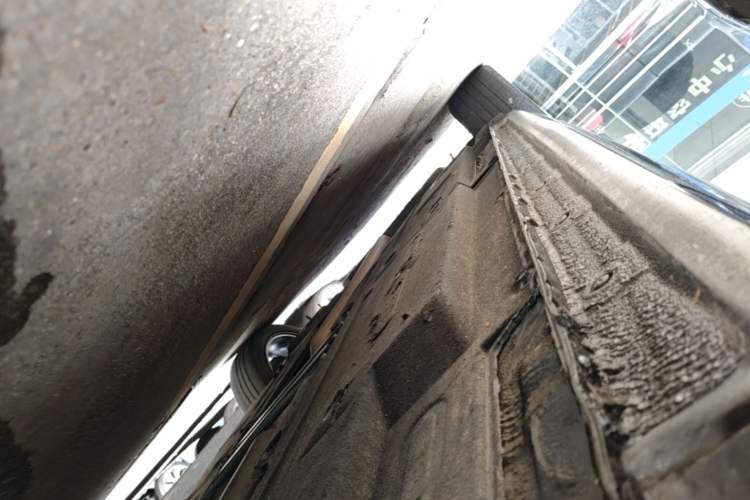 Used Hongqi H5 2020 1.5T DCT Flagship Edition Right Side Sill