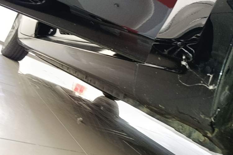 Used Hongqi H5 2020 1.8T Automatic Smart Connect Flagship Edition Right Side Sill