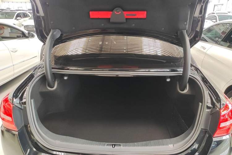 Used Hongqi H5 2020 1.5T DCT Flagship Edition Trunk