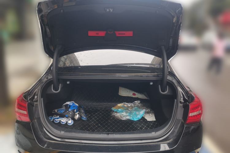 Used Hongqi H5 2020 1.8T Automatic Smart Connect Flagship Edition Trunk