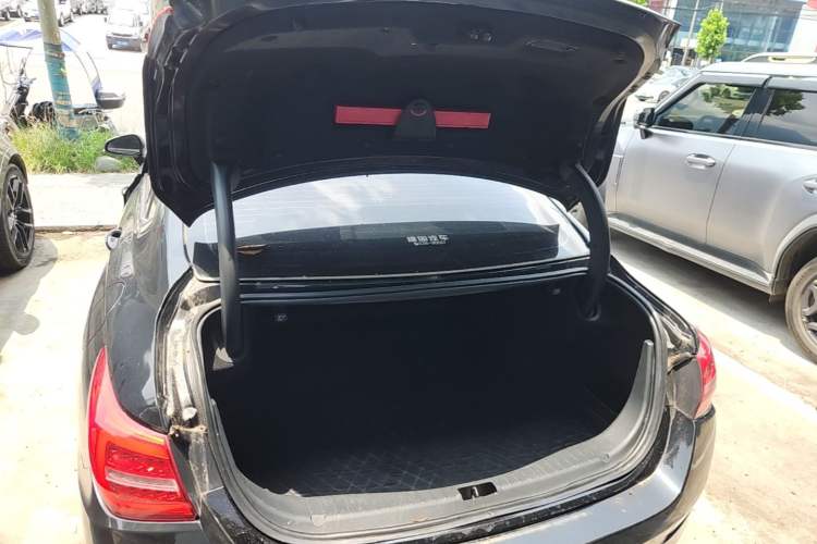 Used Hongqi H5 2020 1.5T DCT Flagship Edition Trunk