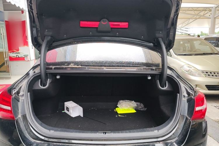 Used Hongqi H5 2020 1.8T Automatic Smart Connect Flagship Edition Trunk