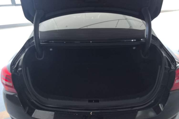 Used Hongqi H5 2020 1.8T Automatic Smart Connect Flagship Edition Trunk