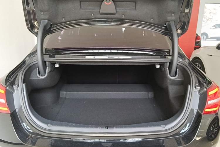 Used Hongqi H5 2020 1.8T Automatic Smart Connect Flagship Edition Trunk